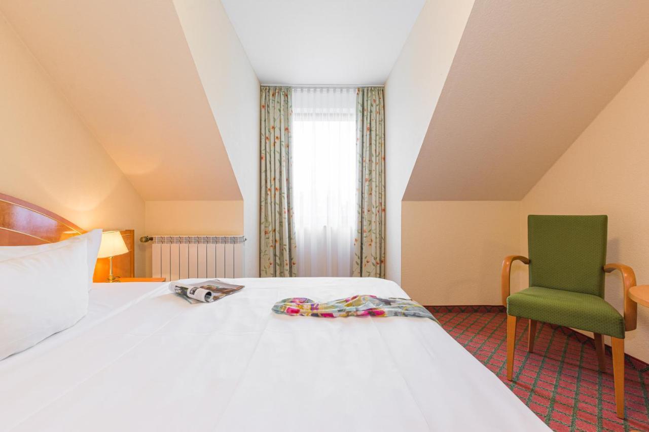 Lohmann'S Kapeller Hof Hotel Langenfeld  Buitenkant foto