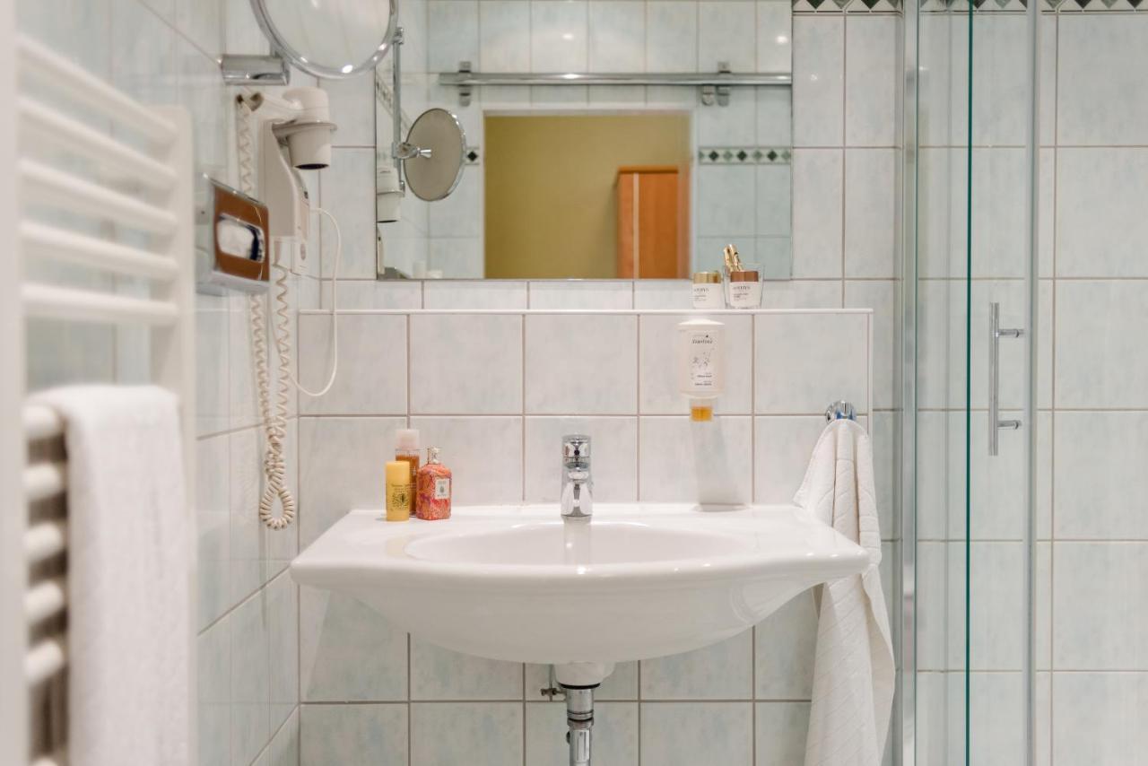 Lohmann'S Kapeller Hof Hotel Langenfeld  Buitenkant foto