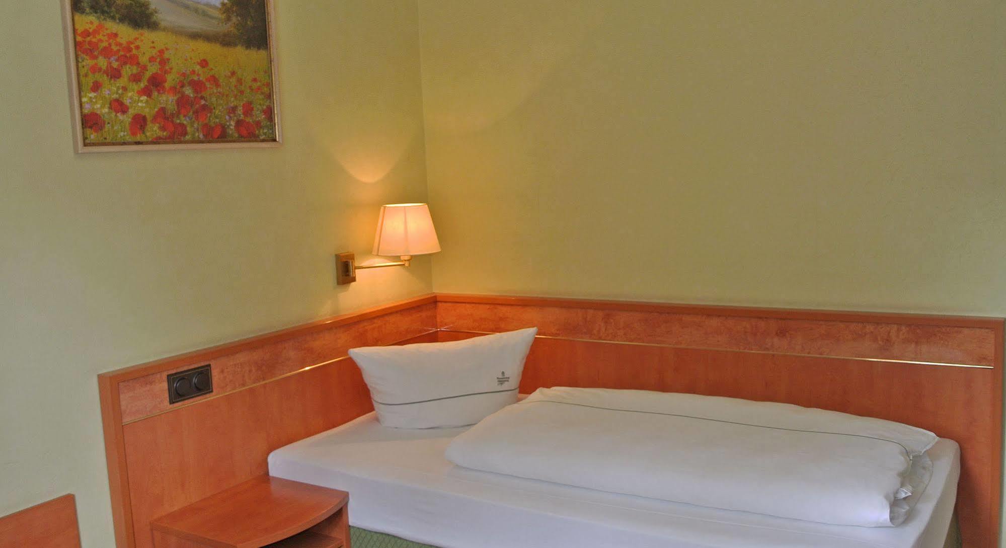Lohmann'S Kapeller Hof Hotel Langenfeld  Buitenkant foto