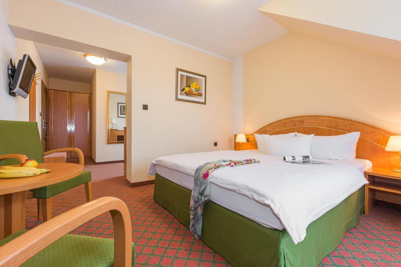 Lohmann'S Kapeller Hof Hotel Langenfeld  Buitenkant foto