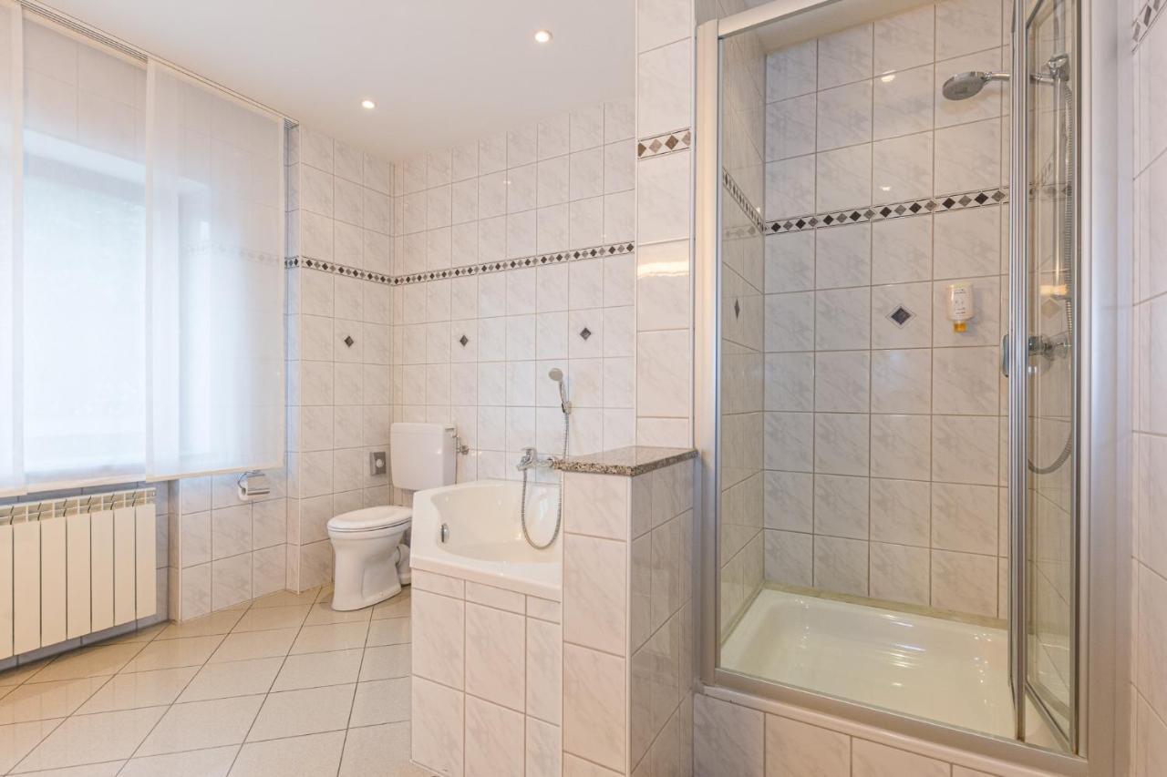 Lohmann'S Kapeller Hof Hotel Langenfeld  Buitenkant foto