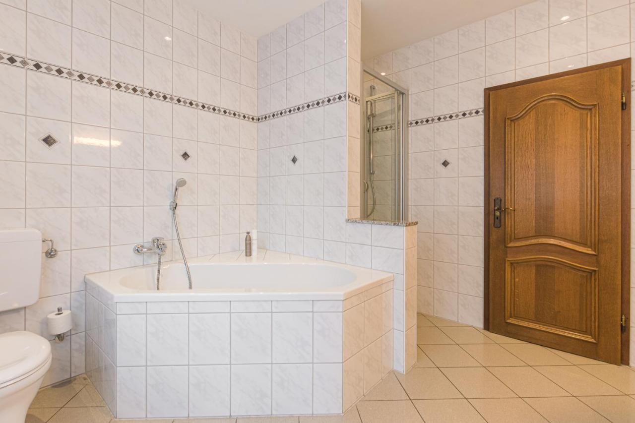 Lohmann'S Kapeller Hof Hotel Langenfeld  Buitenkant foto
